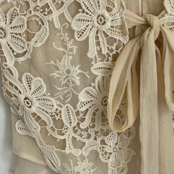 Nice lace vest by Ryu size M
Vest has inner lining on front with a tie - Picture 3 of 14